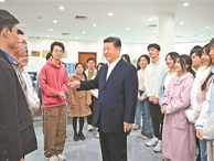 習(xí)近平考察澳門(mén)科技大學(xué)